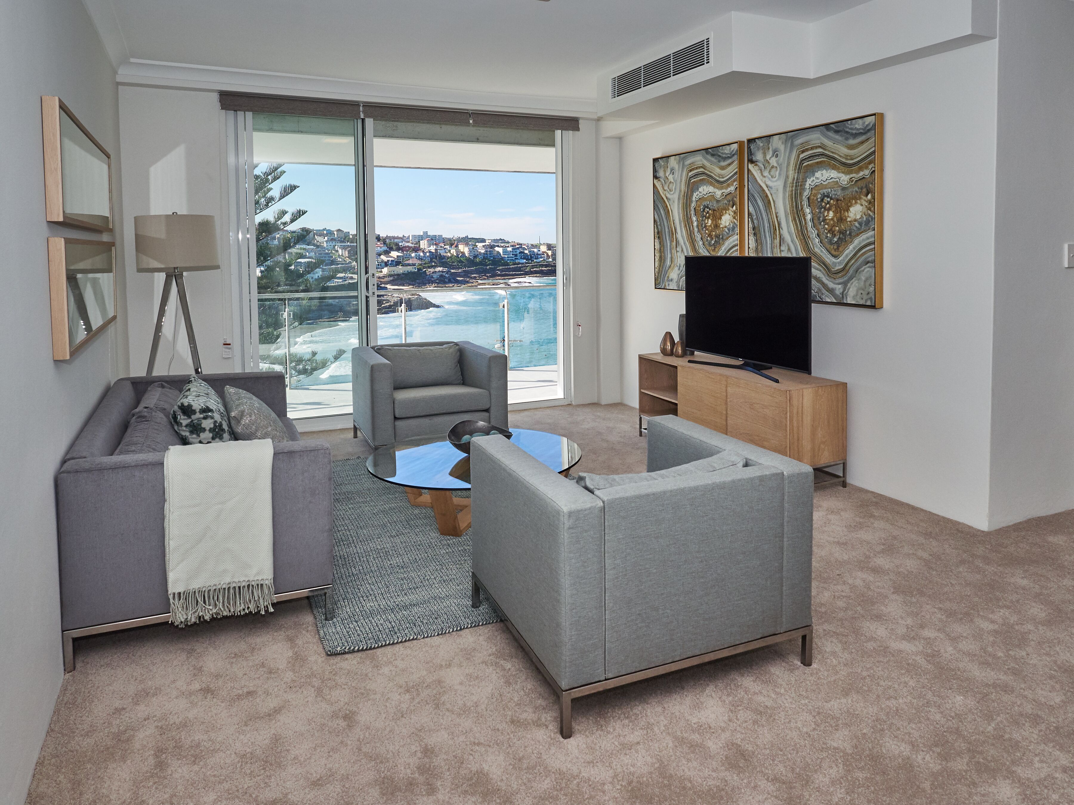 Ocean view apartment with a stroll to Bronte Beach — image 5