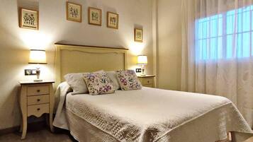 5 slaapkamers, een strijkplank/strijkijzer, wifi, beddengoed