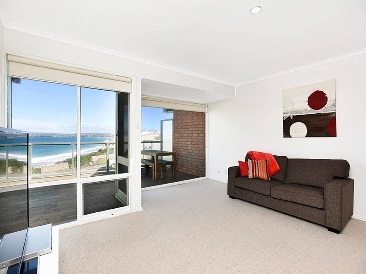 Aqua Bella - Unit 4/2 Hutton St-Wi-Fi - Oceanviews — image 7