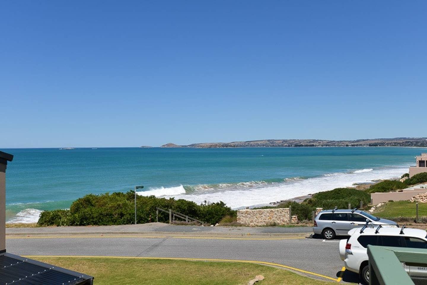 Aqua Bella - Unit 4/2 Hutton St-Wi-Fi - Oceanviews — image 2