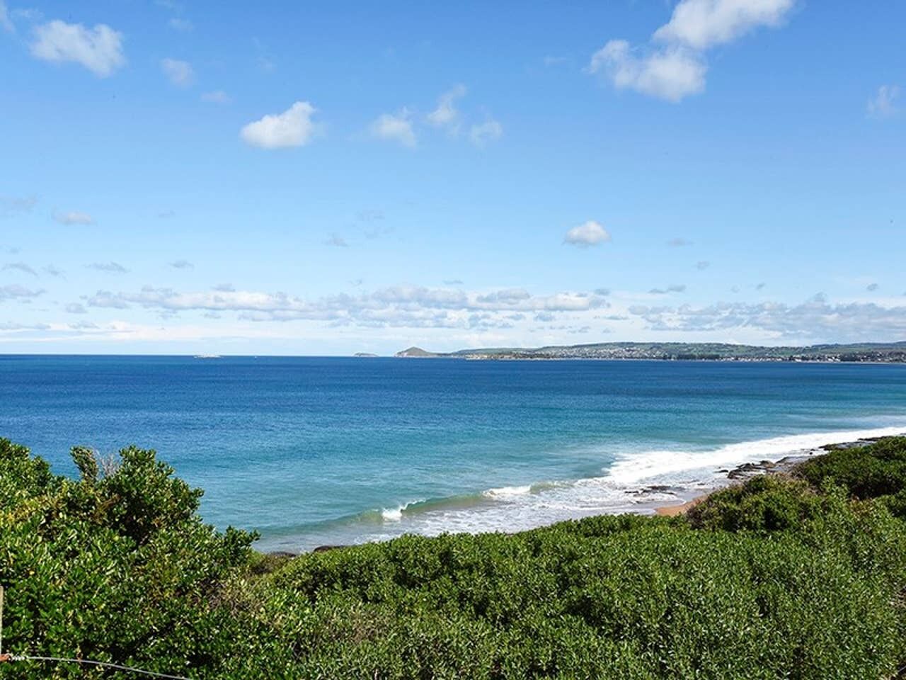 Aqua Bella - Unit 4/2 Hutton St-Wi-Fi - Oceanviews — image 16