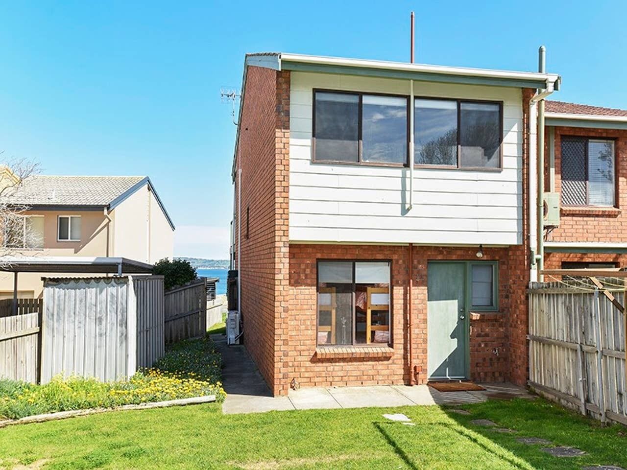 Aqua Bella - Unit 4/2 Hutton St-Wi-Fi - Oceanviews — image 13