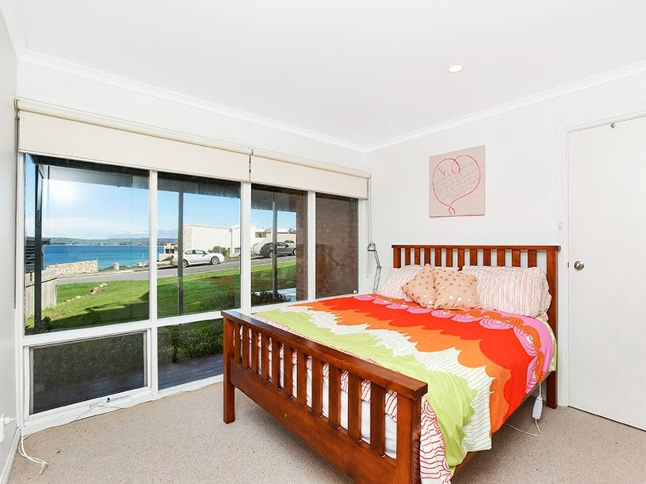 Aqua Bella - Unit 4/2 Hutton St-Wi-Fi - Oceanviews — image 5