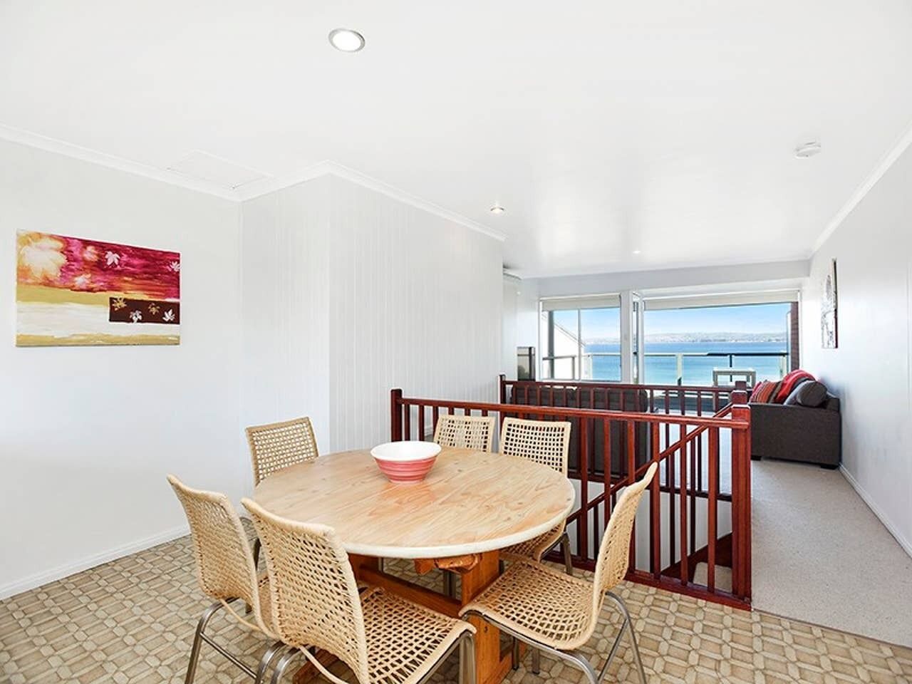 Aqua Bella - Unit 4/2 Hutton St-Wi-Fi - Oceanviews — image 4