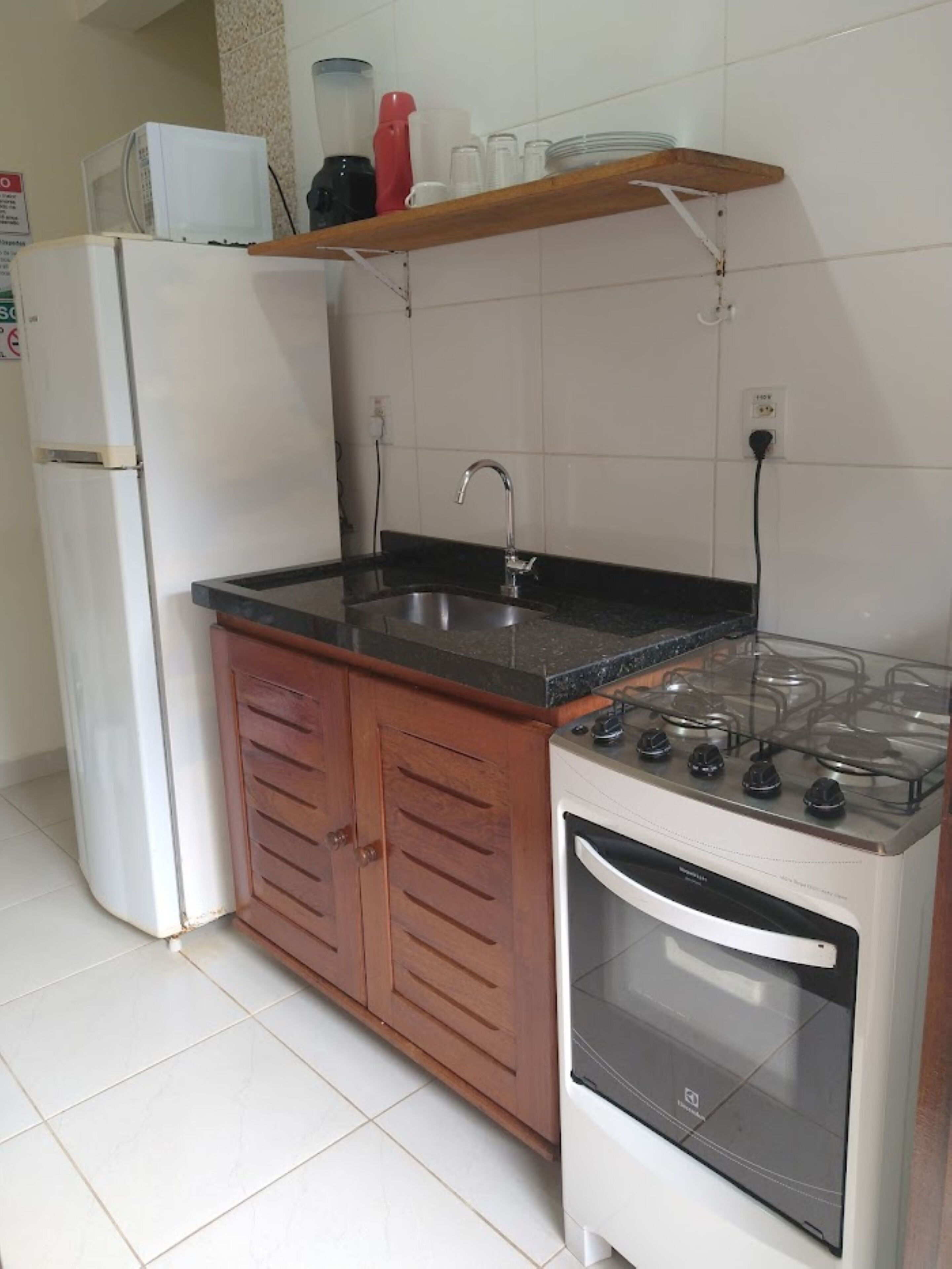 Kitchenette with swimming pool, playground, barbecue, near the beach Martim de Sá- 