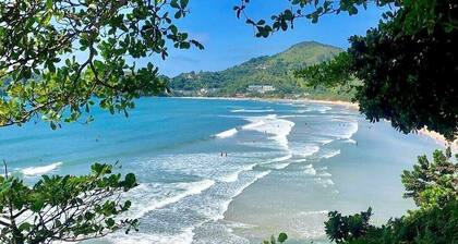 Furnished studio, with swimming pool, near Martim de Sá beach.