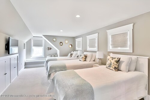 Luxurious Bay Head Rental. Close to beach with Pool and Spa!