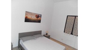 2 Schlafzimmer, Bügeleisen/Bügelbrett, Reisekinderbett, Bettwäsche