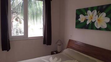 1 habitación, escritorio, tabla de planchar con plancha y wifi gratis