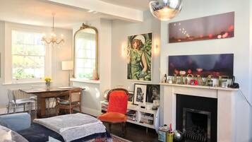 House (1 Bedroom) | Living room | 20-inch TV with digital channels, fireplace