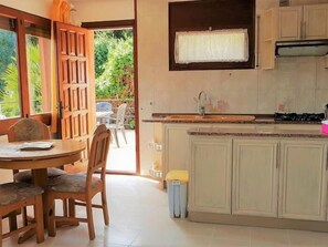 Fridge, oven, coffee/tea maker, toaster
