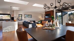 Dining - Retreat Lake Daylesford - Walking Distance to Lake Daylesford - Free Wifi! (Daylesford)