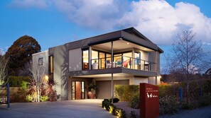 المنشأة من الخارج