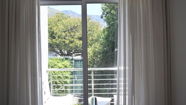 Unclassified image, 1 of 21, button - Breathtaking 3 Bedroom Apartment in Cape Town (Cape Town)