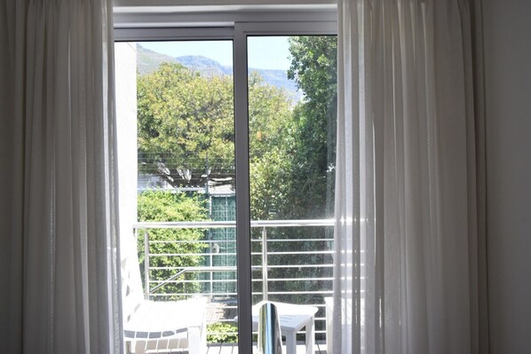 3 bedrooms, premium bedding, laptop workspace, iron/ironing board - Breathtaking 3 Bedroom Apartment in Cape Town (Cape Town)