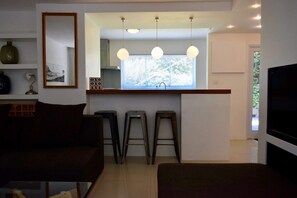 Departamento (3 Bedrooms) | Sala de estar | Televisión 