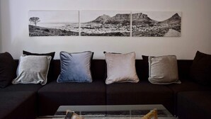 Unclassified image, 5 of 21, button - Breathtaking 3 Bedroom Apartment in Cape Town (Cape Town)