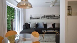 Unclassified image, 2 of 21, button - Breathtaking 3 Bedroom Apartment in Cape Town (Cape Town)