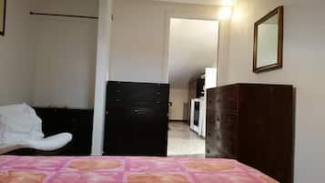 2 Schlafzimmer, Schreibtisch, Bügeleisen/Bügelbrett, kostenloses WLAN
