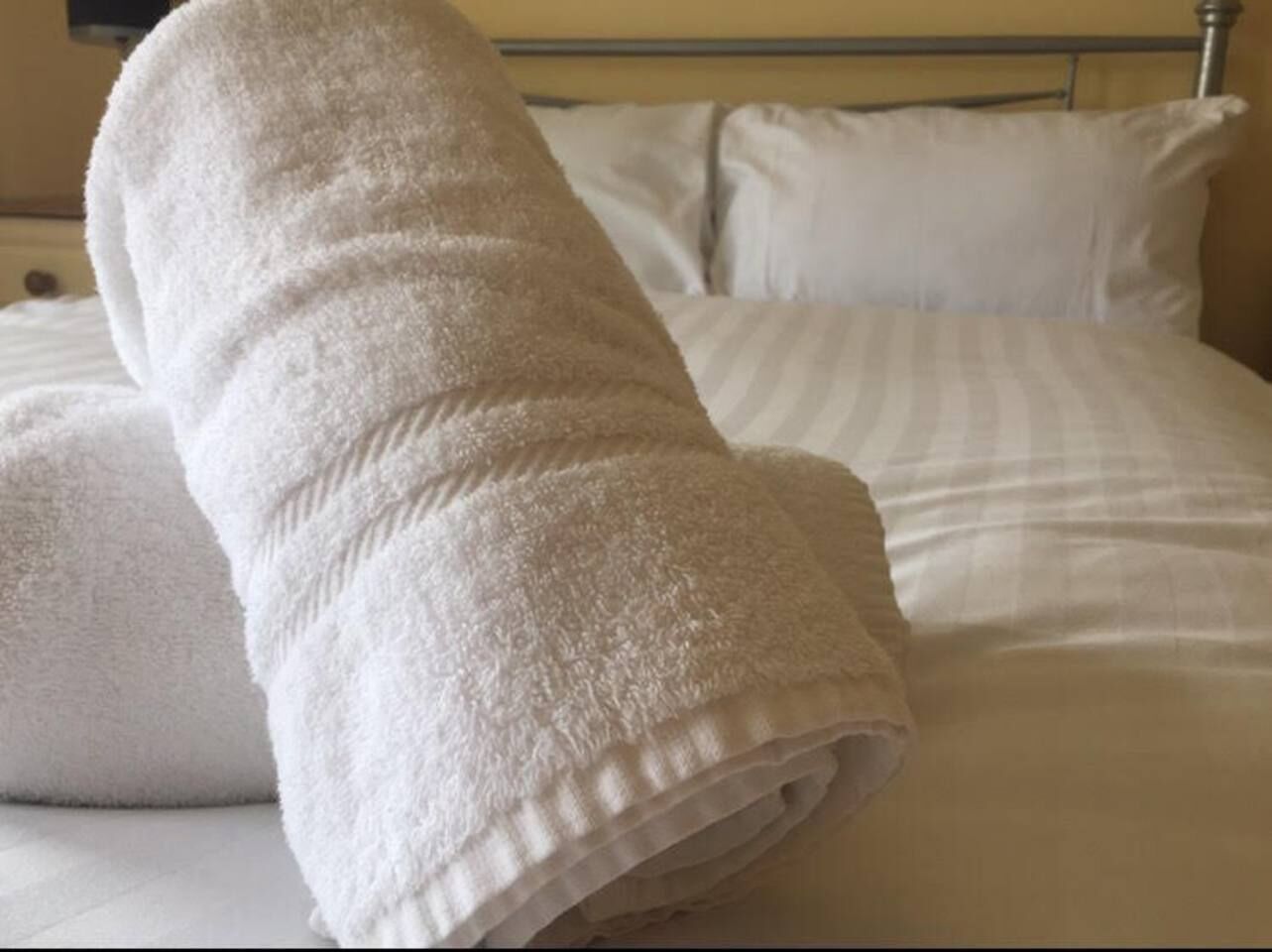 ★ Modern House | Countryside Views | Playground ★