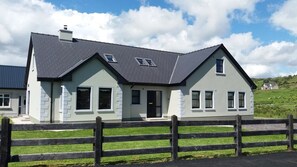 Exterior - ★ Modern House | Countryside Views | Playground ★ (Donegal)