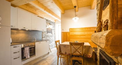wonderful hut on the edge of the woods in Valle di Ledro for total relaxation