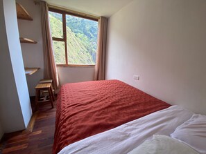 17 bedrooms, internet, bed sheets - Backpackers Balconies, a break for families and backpackers.   (Baños  de Agua Santa)