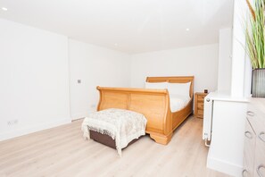 3 chambres, literie de qualité supérieure, fer et planche à repasser