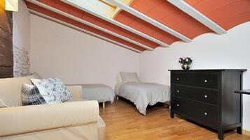 8 bedrooms, iron/ironing board, travel cot, free WiFi