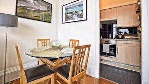 Apartment (2 Bedrooms) | Private kitchen - Great Location Heart of the Centre 2 Bed 2 Bath (Edinburgh)