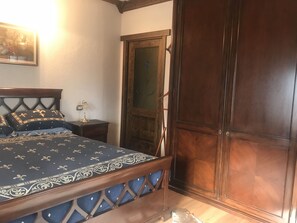 4 quartos, ferros/tábuas de passar roupa, Wi-Fi, roupa de cama