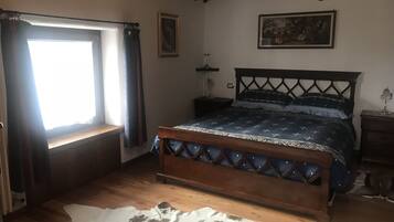 4 quartos, ferros/tábuas de passar roupa, Wi-Fi, roupa de cama