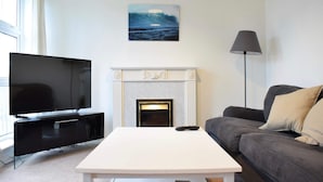 Apartment (1 Bedroom) | Living room