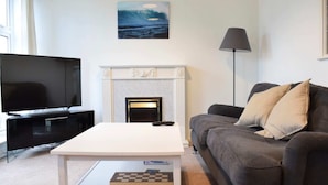 Apartment (1 Bedroom) | Living room