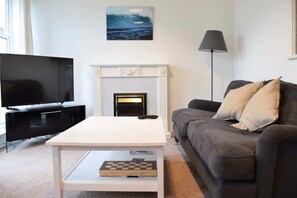 Apartment (1 Bedroom) | Living room | TV