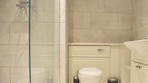 Apartment (1 Bedroom) | Bathroom