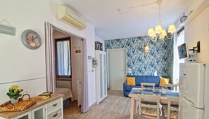 Smart TV - Charming apartment,n. 2 pools, parking only1.200m from Lazise /lake  (LAZISE)