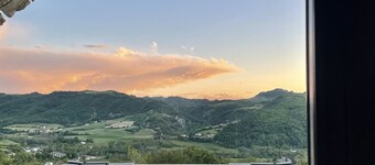 Nybygget autentisk stenhus med infinity pool