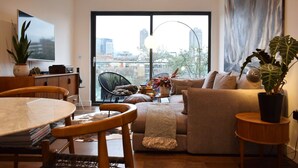 Apartment (1 Bedroom) | Living room - Contemporary 1 Bedroom Flat With Stunning London View (London)