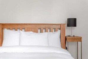 Apartment (2 Bedrooms) | 2 bedrooms, premium bedding, laptop workspace, iron/ironing board - Modern 2 Bedroom Flat in Central London (London)