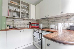 Lägenhet (2 Bedrooms) | Eget kök | Kylskåp, mikrovågsugn, ugn och spishäll