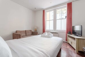 Apartment (2 Bedrooms) | 2 bedrooms, premium bedding, laptop workspace, iron/ironing board - Modern 2 Bedroom Flat in Central London (London)