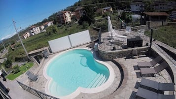 Piscina all'aperto, una piscina riscaldata