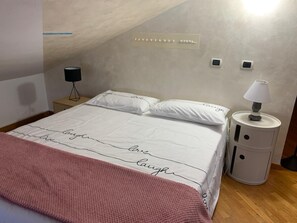 6 habitaciones, tabla de planchar con plancha, wifi y ropa de cama 
