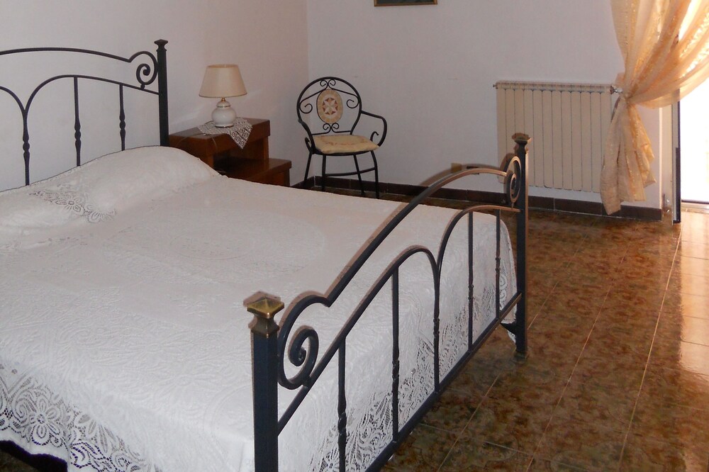 Traditional Townhome in Gaeta with Rooftop Terrace