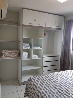 2 dormitoris, planxa i posts de planxar, wifi gratuïta i roba de llit 