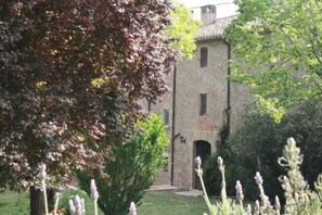 Property grounds - Self catering Mas Guitart for 4 people (Vilademuls)