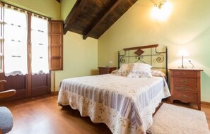 2 chambres, fer et planche à repasser, draps fournis