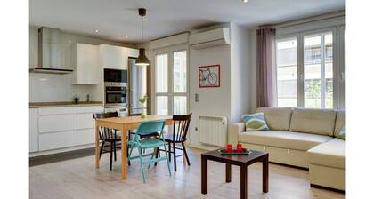 Very cute apartment at only 5 Min Prince Felipe Pavilion