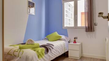 3 bedrooms, iron/ironing board, free WiFi, bed sheets